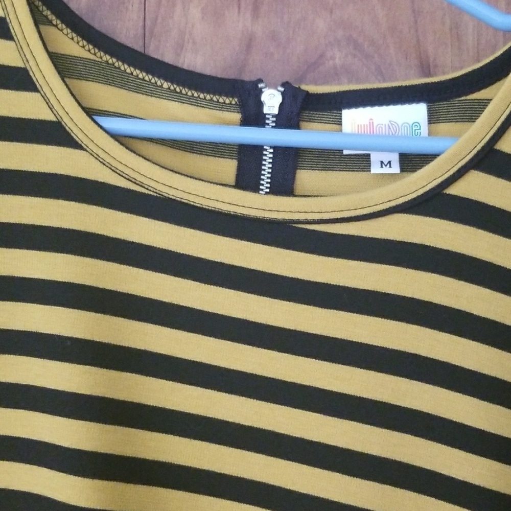 Lularoe Amelia medium - Picture 2 of 4